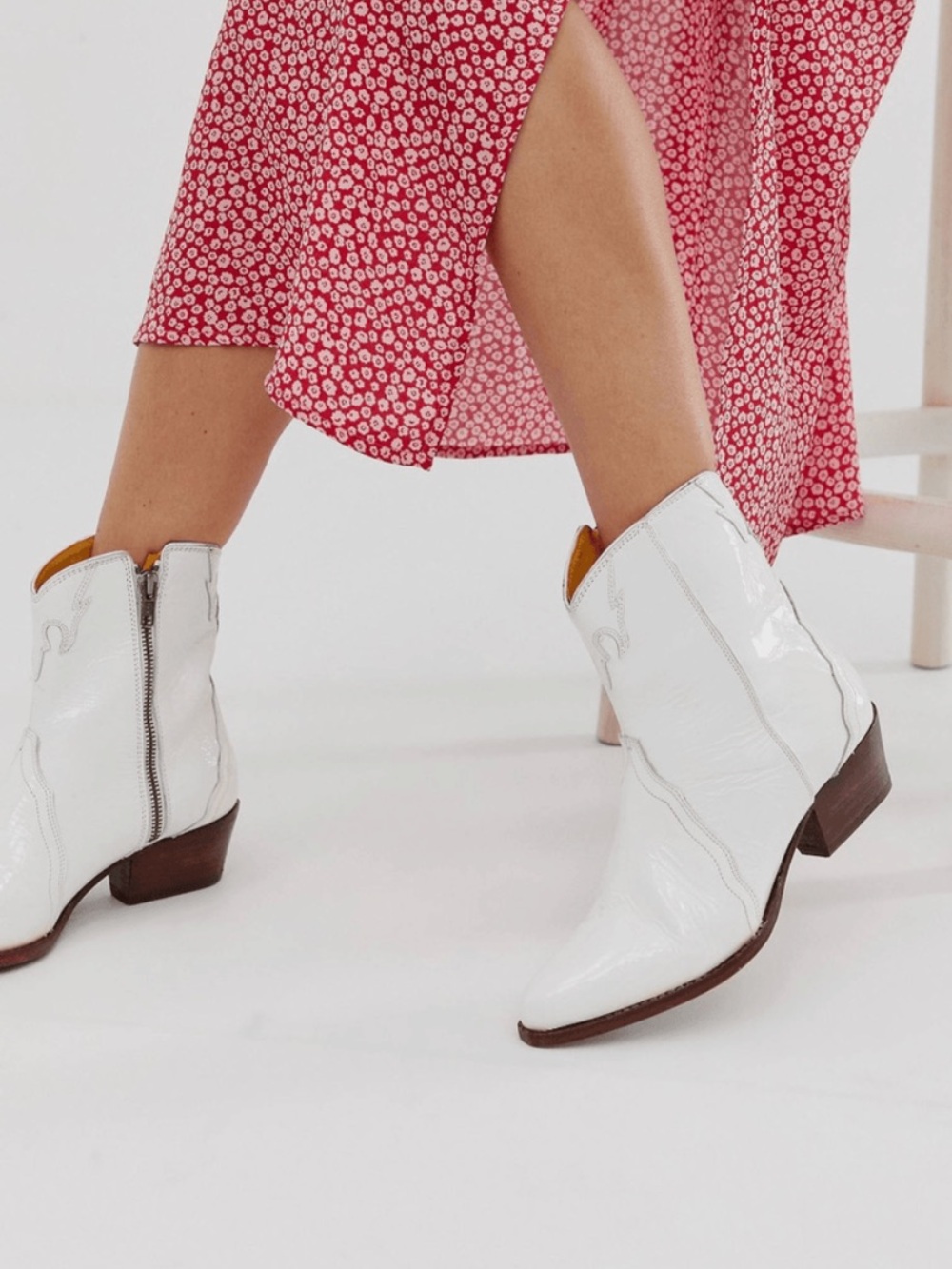 Free People Sz 9, White Ankle Cowboy Boots